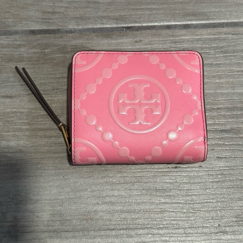 Tory Burch Monogram Contrast Embossed Bi-Fold Wallet pink EUC
